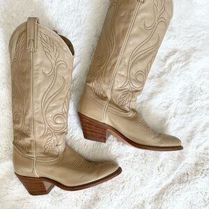ACME Cream Heeled western cowgirl boots